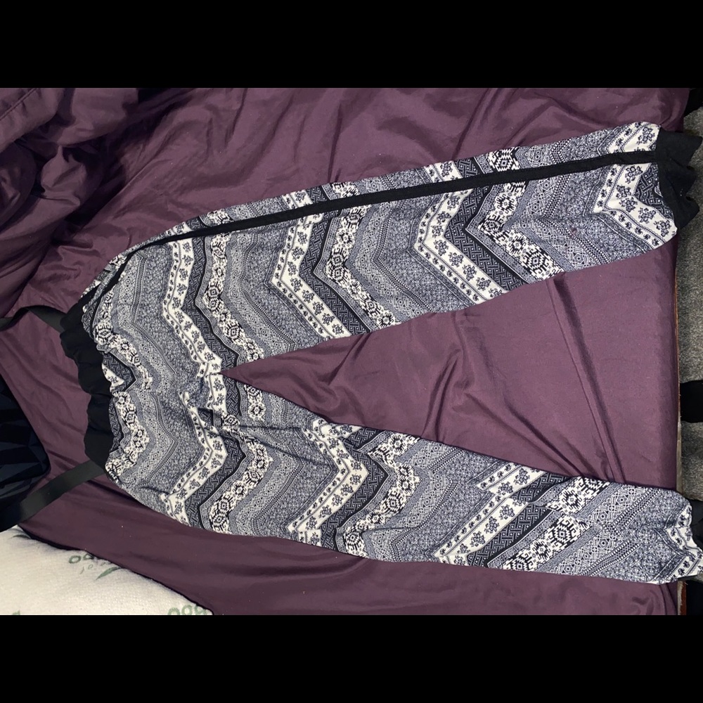 NoBo size 3-5 sweat pants